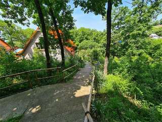 Мини-отель Оранжевое Солнце Лазаревское Семейный номер с балконом в Лесном домике 2-4 чел. (двуспальная кровать + двухместный диван, 1 или 2 эт, 20 м²)-13