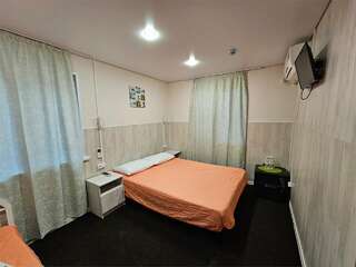 Мини-отель Оранжевое Солнце Лазаревское Четырехместный (двуспальная + двухъярусная кровати, 1 этаж, 16 м²)-2